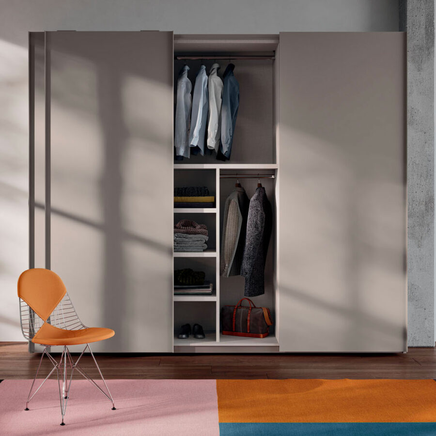 Sliding door wardrobe with Trio door Orme